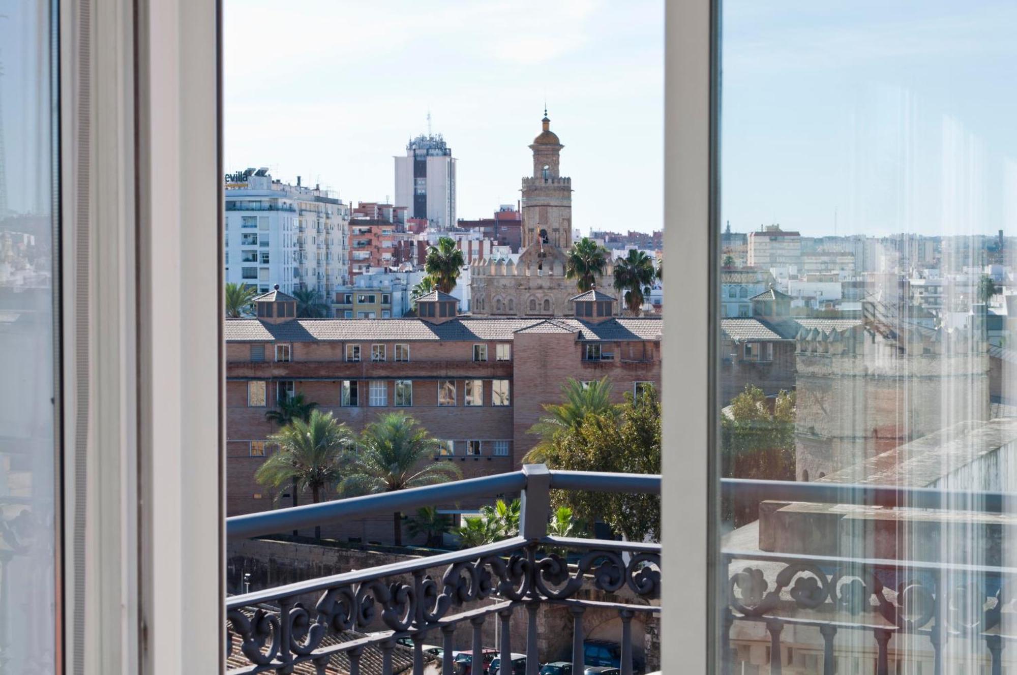 Apartamentos Avenida Seville Exterior photo