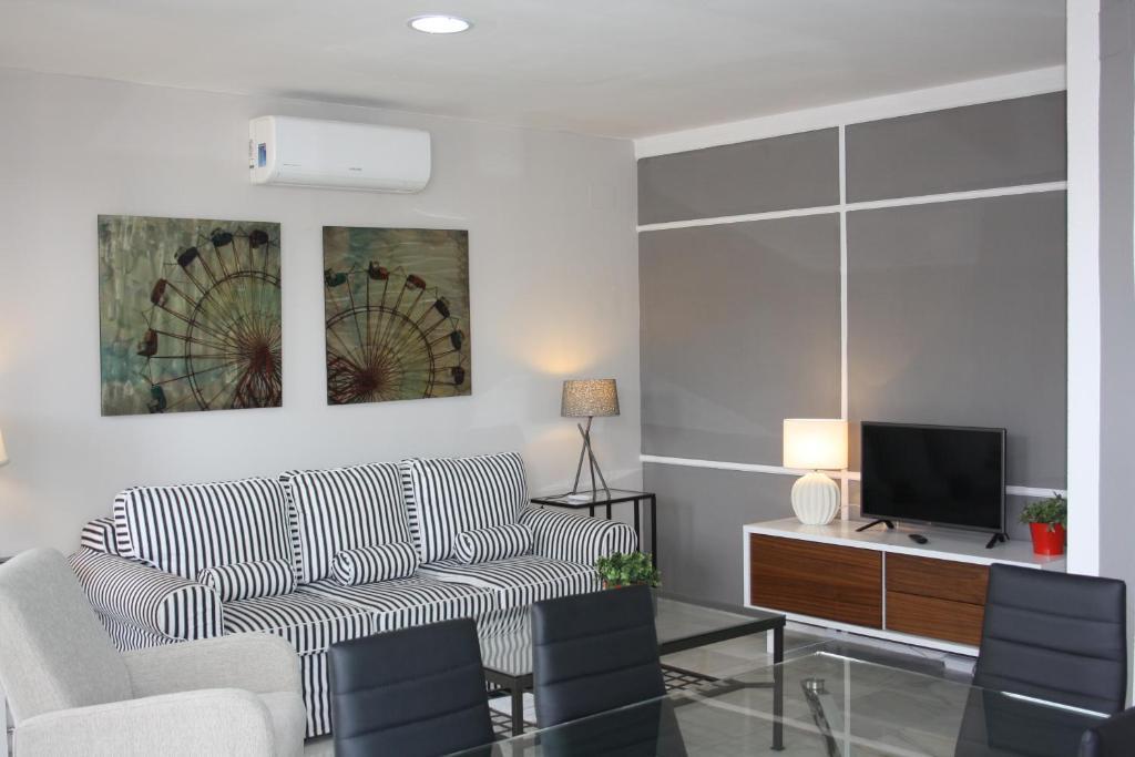 Apartamentos Avenida Seville Room photo